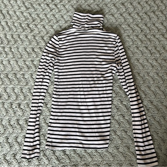 Splendid - Turtleneck in Black/White Stripe - Picture 4 of 10
